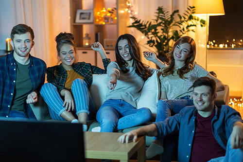 Mały gadżet, wielkie możliwości - przewodnik po donglach Android TV dla nowego mieszkania